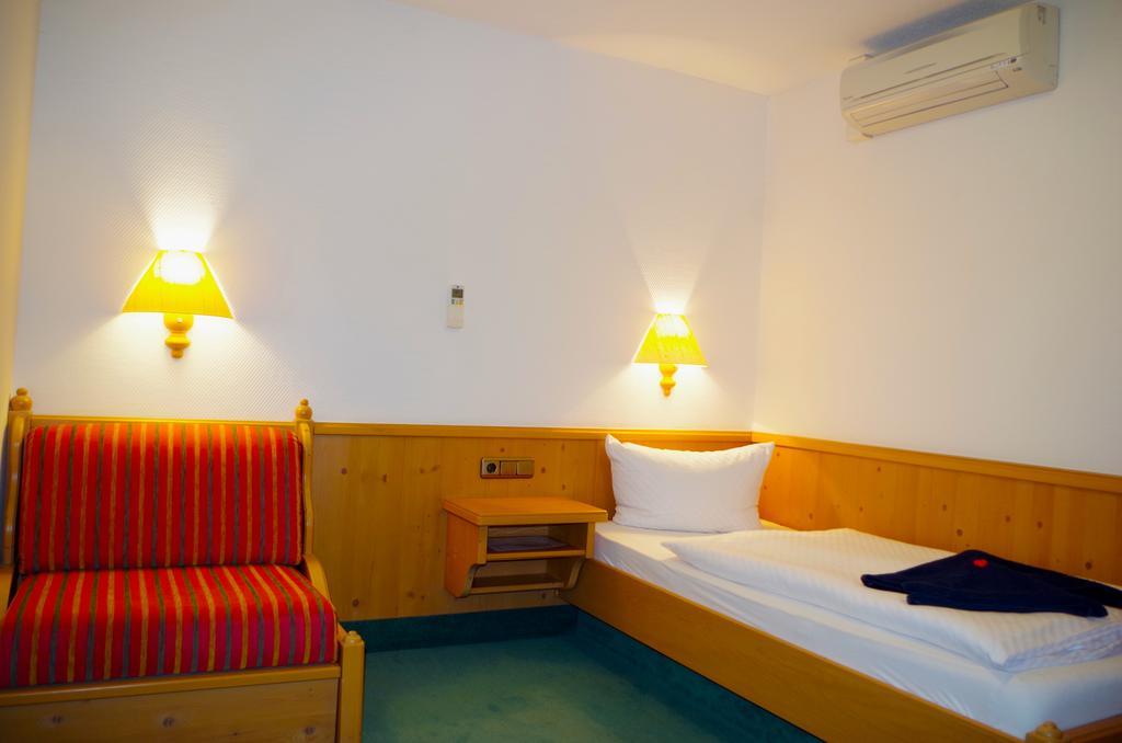 Hotel Alttolkewitzer Hof Дрезден Екстериор снимка